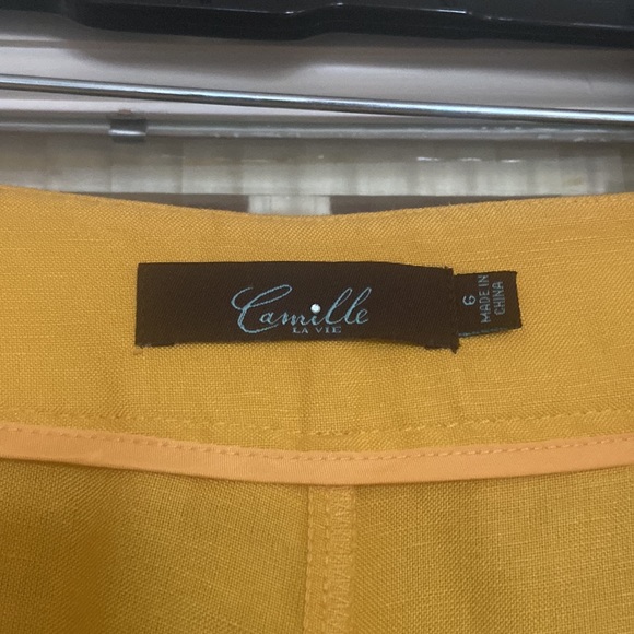 Camille La Vie capris, size 6 in golden yellow - Picture 9 of 9